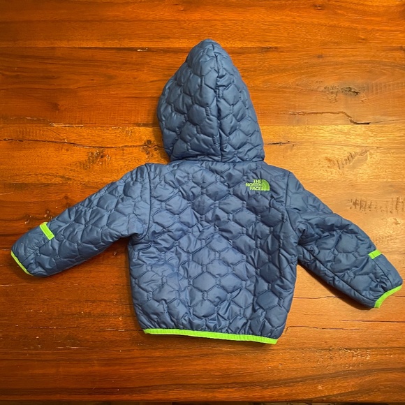 The North Face Perrito Reversible Jacket 6-12m - Picture 2 of 5